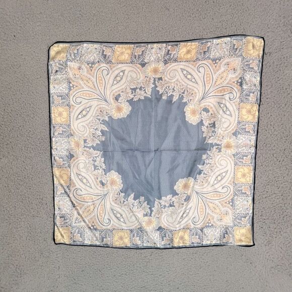 WOMENS SILK SQUARE BLUE AND GOLD DESIGN - Picture 2 of 7